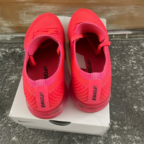 Nike Vapormax flyknit hyper punch - pink blast size 7 - Picture 4 of 6